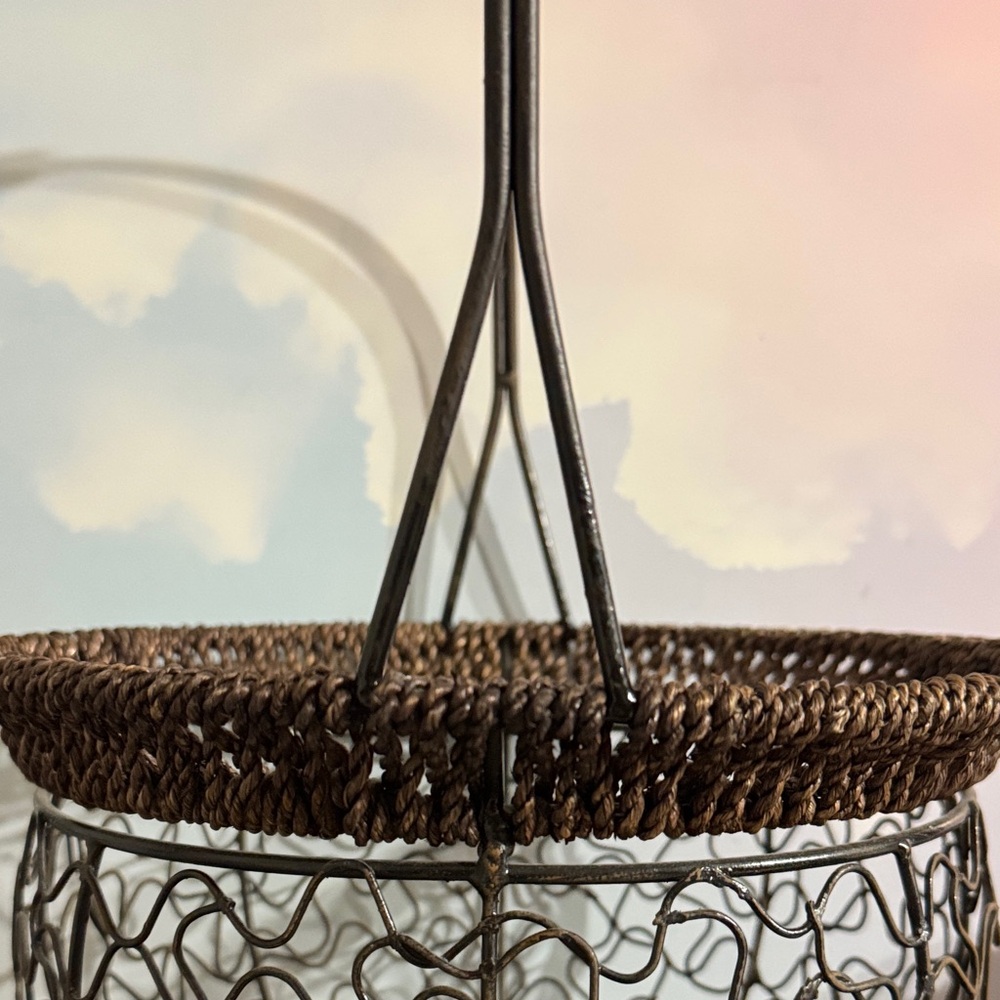 Decorative French-style wire storage basket - Picture 4 of 8